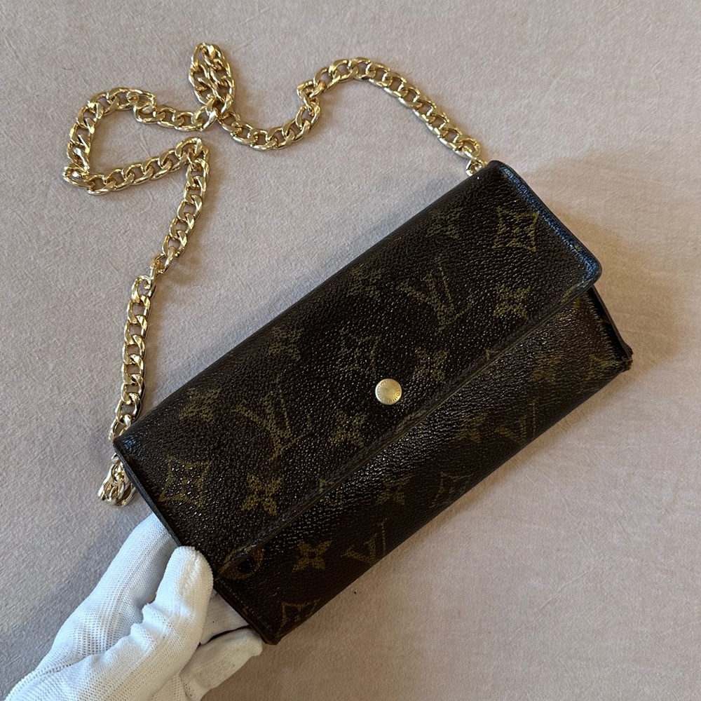 Authentic Louis Vuitton international wallet